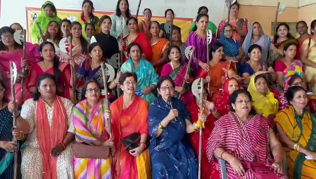 ब्राह्मण महासंगम की सफलता के लिए महिलाओं ने फरसे के साथ ली शपथ