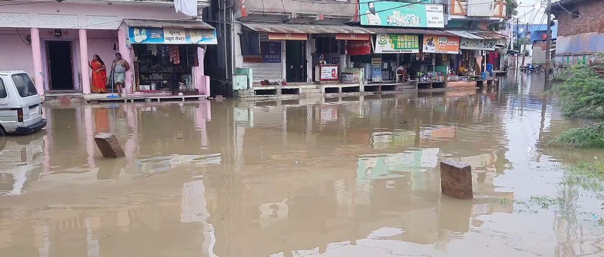 झमाझम बरसे बदरा, बाजार लबालब, दुकानों में भरा पानी