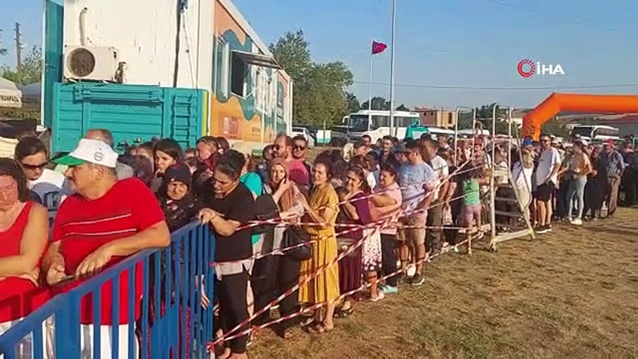 Queue pour manger de la pastèque à Tekirdag