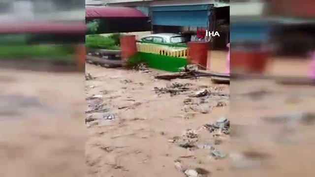 Tayvan'ı Khanun Tayfunu vurdu: Şiddetli yağışlar heyelana neden oldu