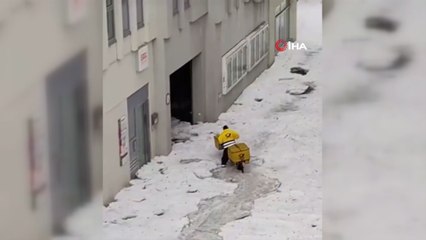 Almanya’yı dolu vurdu, yollar beyaza büründü