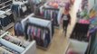 Mulher é flagrada furtando celular em loja no Centro