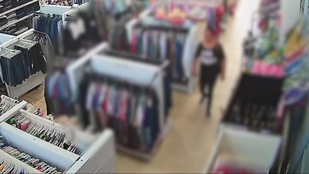 Mulher é flagrada furtando celular em loja no Centro