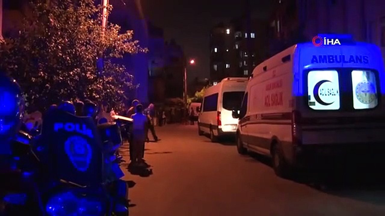 Elle s'est enfermée dans la maison et a résisté aux policiers avec un couteau à la main, est tombée du 1er étage et s'est blessée.