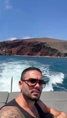 Μάστορας-Καλληφώνη: Απολαμβάνουν τον έρωτά τους στη Σαντορίνη - Η βόλτα με σκάφος