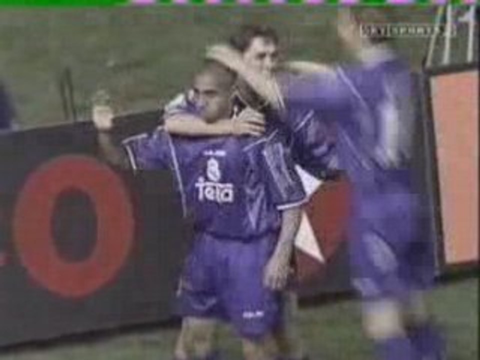 Roberto Carlos Frappe excentrée du gauche