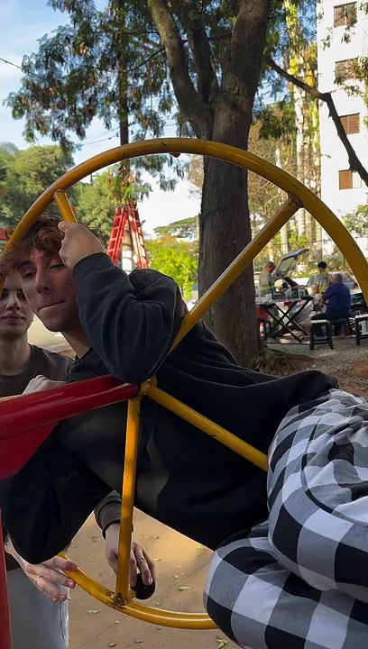 Spinning in Circles Draws a Barking Audience