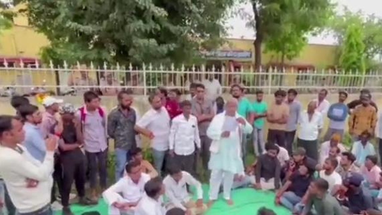 कोटा: MLA समेत 100 पर मामला दर्ज, फायरिंग के बाद थाने के सामने धरने में भड़काऊ भाषण का आरोप