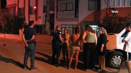 ELİNDE BIÇAKLA EVİNİN CAMINDA POLİSE DİRENDİ, YERE DÜŞTÜ