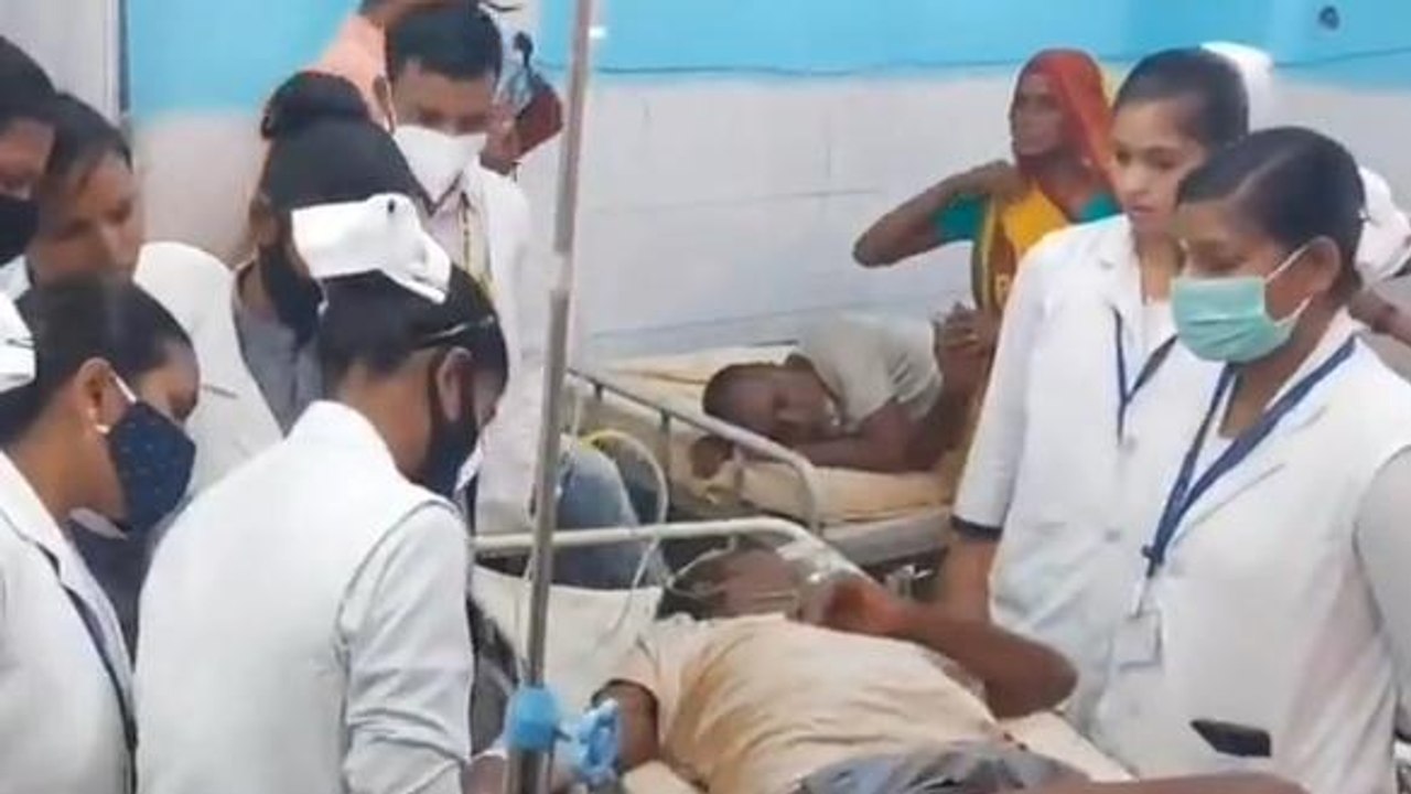 लखीसराय: अनियंत्रित बाइक और इ रिक्शा में हुई टक्कर, एक जख्मी युवक हायर सेंटर रेफर