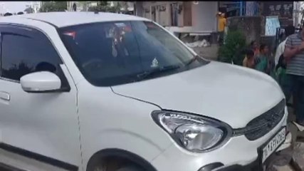 కామారెడ్డి: జిల్లా కేంద్రంలో ఆగి ఉన్న కారును ఢీకొన్న మరో కారు