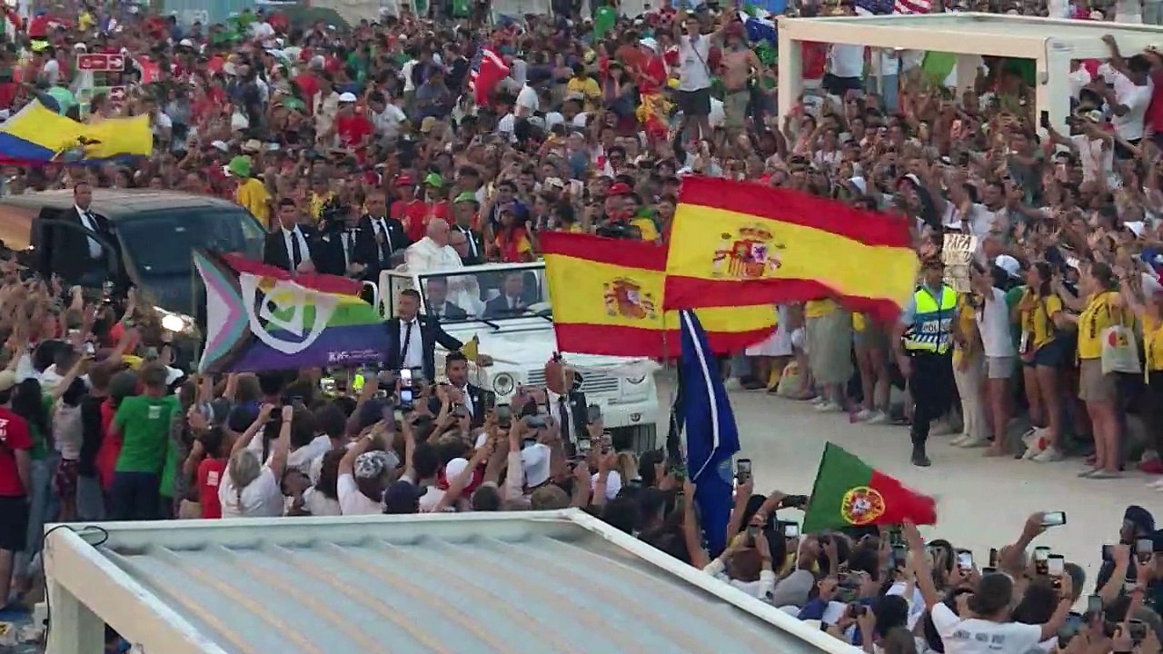 1,5 Millionen Menschen bei Abendgebet mit Papst nahe Lissabon