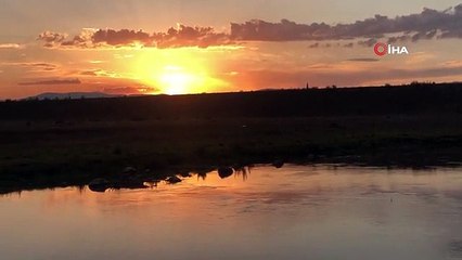 Kars'ta kızıla bürünün gökyüzü mest etti