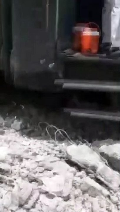 Dernière minute! Accident de train au Pakistan ! Passagers bloqués dans des wagons déraillés, nombreux morts et blessés