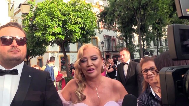 Belén Esteban comparte el álbum de sus románticas vacaciones con Miguel Marcos