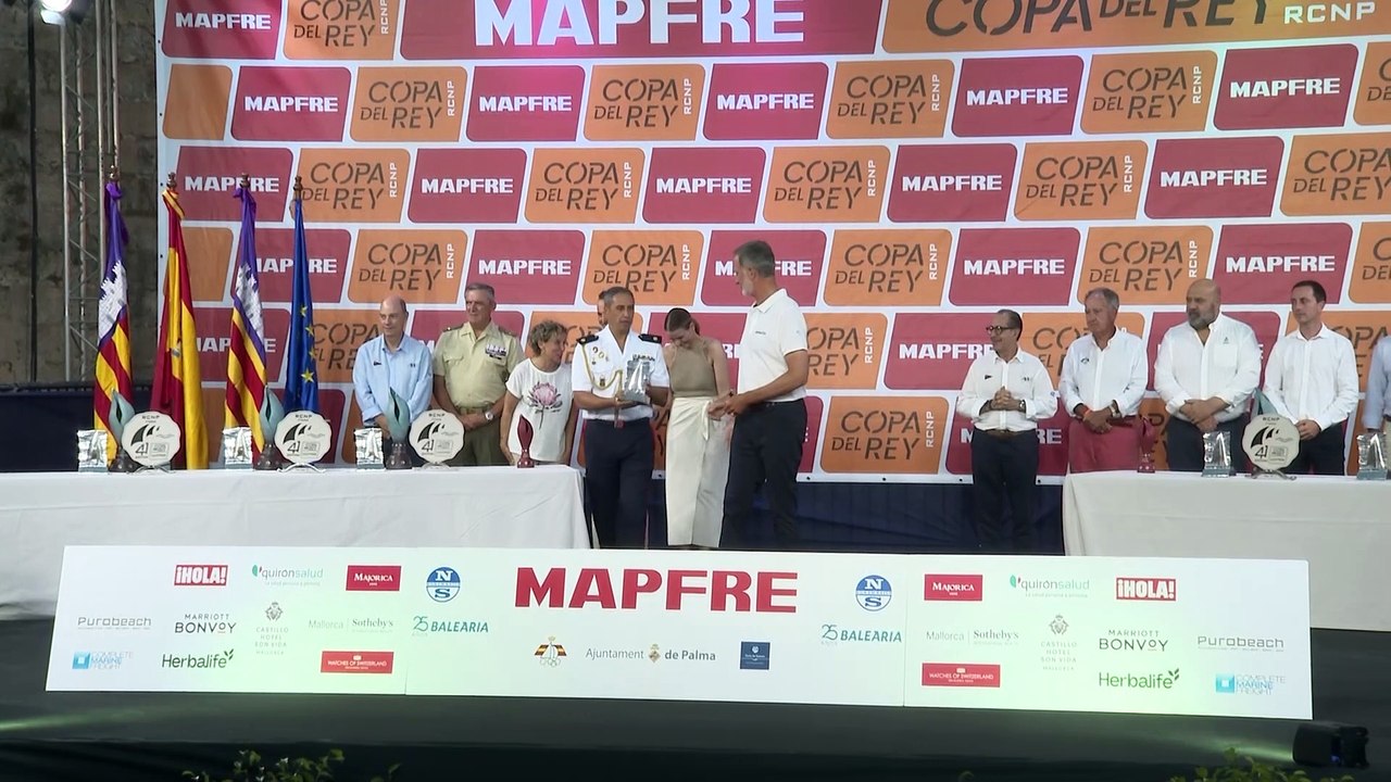 Felipe VI celebra su segundo puesto en la Copa del Rey de Vela con una cena en familia