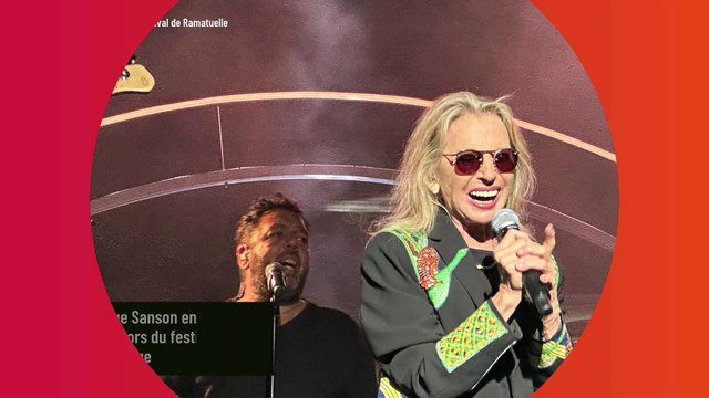 PHOTOS Thierry Ardisson bien accroché à sa lumineuse Audrey Crespo-Mara pour applaudir Véronique Sanson