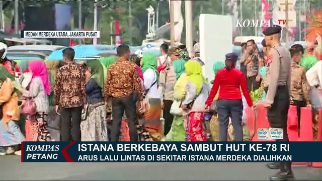 Momen Menteri Perempuan 'Catwalk' hingga Bunyi Pantun Ibu Iriana di Istana Berkebaya