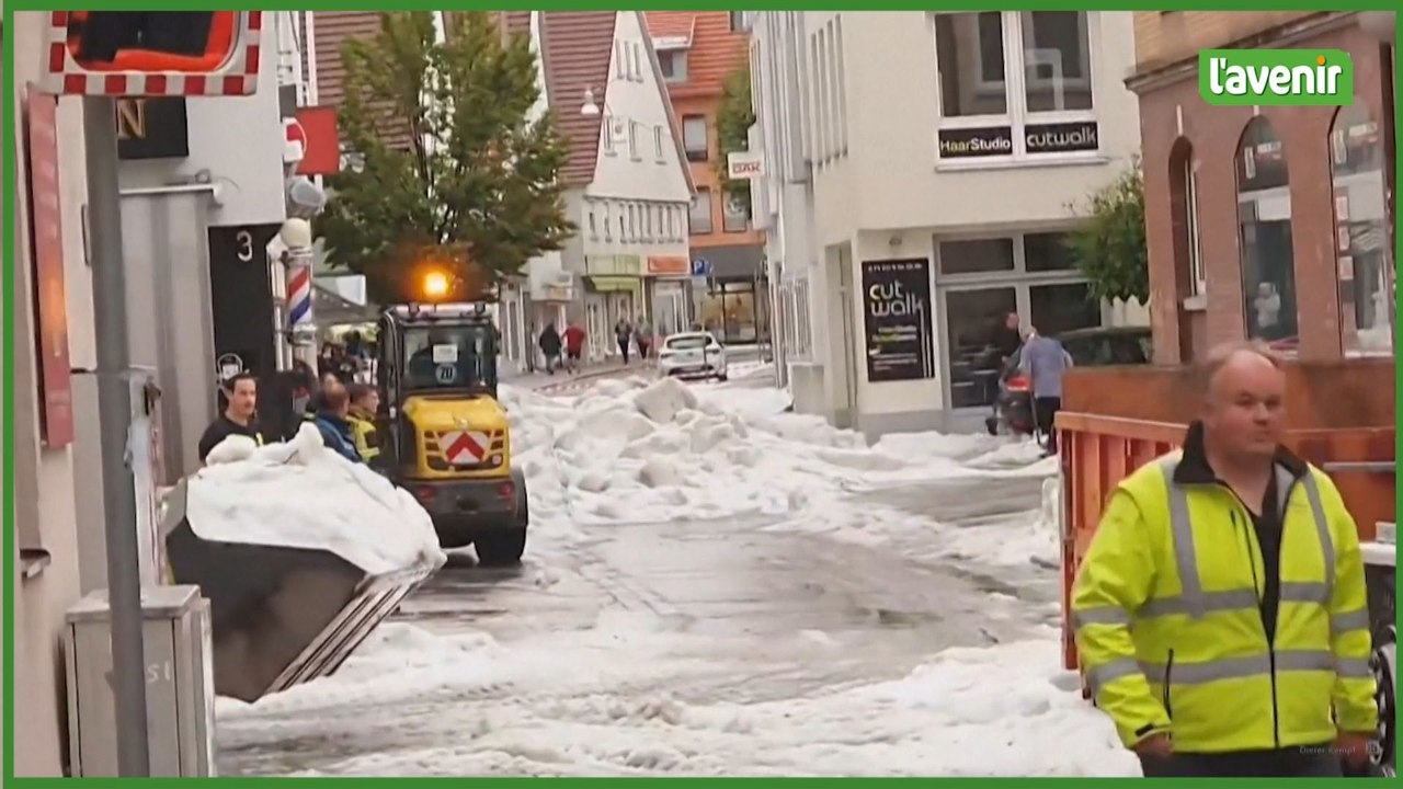 Frappée par une tempête de grêle, une ville allemande déneige ses rues en plein mois d'août