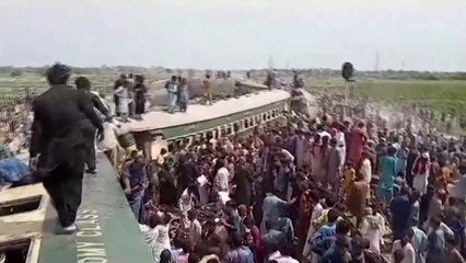 파키스탄서 열차 탈선...최소 28명 사망 / YTN