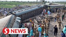 Pakistan passenger train derails, killing at least 30 people