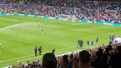 Elland Road shows its appreciation for Pablo Hernandez