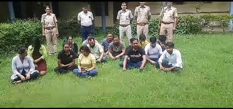 डांस बार में चला पुलिस का डंडा, 5 महिलाओं सहित 15 जने गिरफ्तार