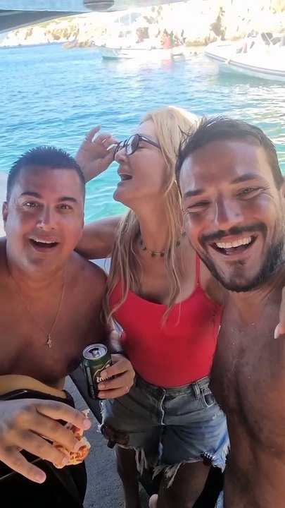 Η απίθανη συνάντηση που είχε η Νατάσα Θεοδωρίδου στη Σκιάθο και το γλέντι σε... σκάφος!