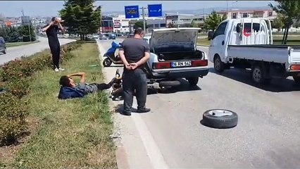 Motosiklet arıza yapan aracın altına girdi: 1 yaralı