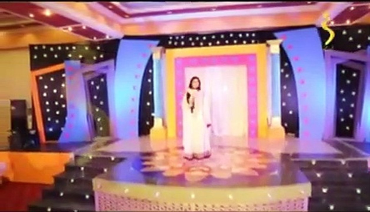 Gul_Panra_-_Khabara_Tola_Da_Zargi_Da(360p)