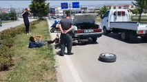 Arıza yapan otomobile çarpan motosiklet sürücüsü yaralandı