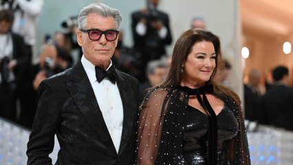 VOICI : Pierce Brosnan : sa femme lui fait une très belle déclaration d'amour à l'occasion d'un événement spécial