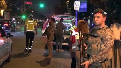 Esenyurt'ta Polis Denetimi: Şüpheli Araçlar Arandı, Sürücülere GBT Kontrolü Yapıldı