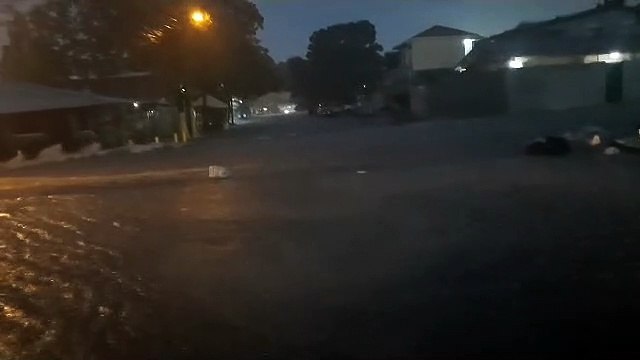 Lluvias dejan inundadas las calles de San Pedro Sula