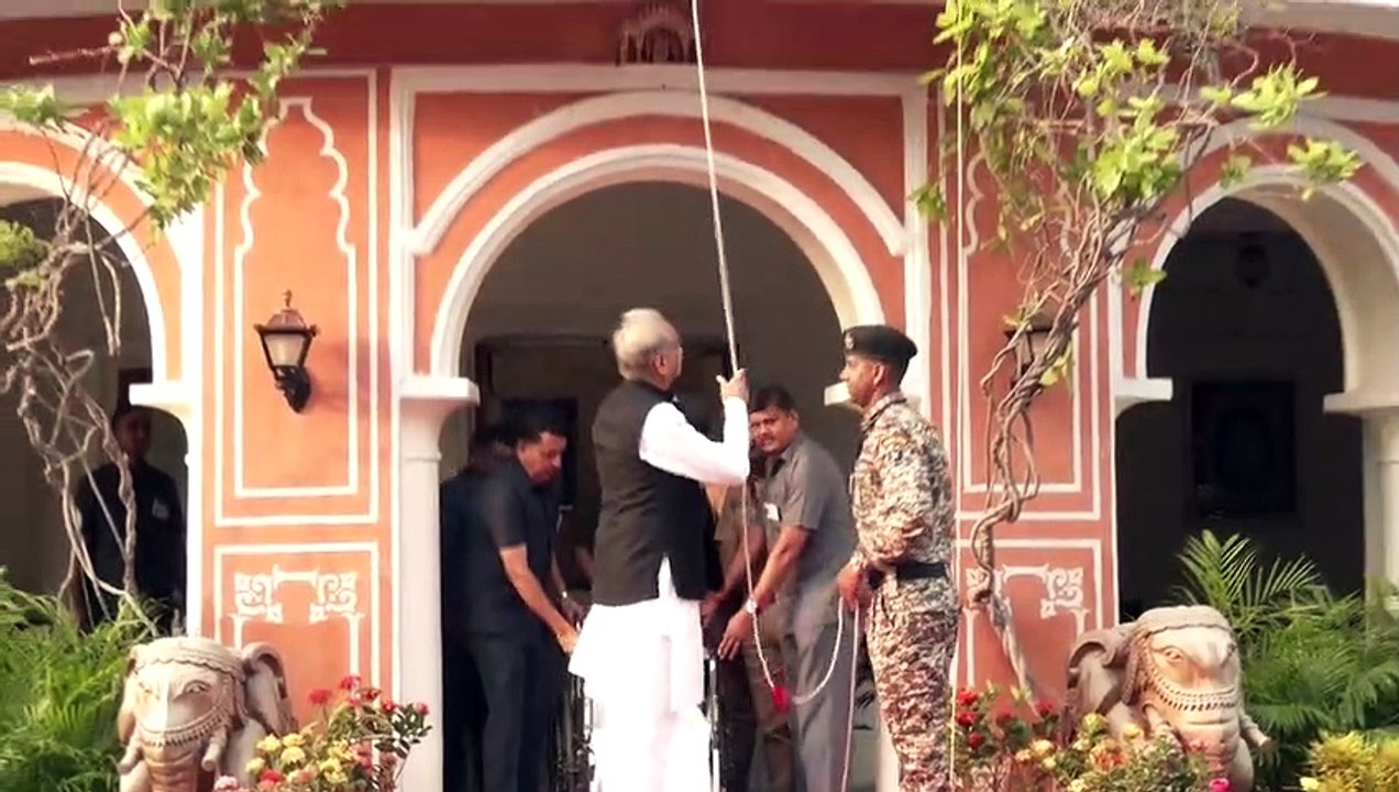 IndependenceDay2023 : सीएम अशोक गहलोत ने CM आवास पर फहराया तिरंगा, प्रदेशवासियों को दी शुभकामनाएं