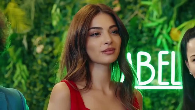 Oyuncu Melisa Aslı Pamuk ve milli futbolcu Yusuf Yazıcı aşkını ilan etti