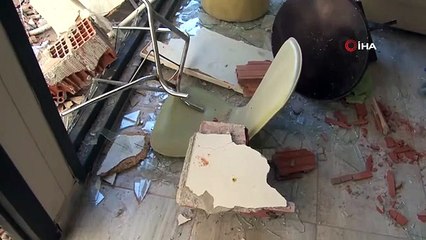 Ağır hasarlı bina duvarı iş yerinin üzerine yıkıldı