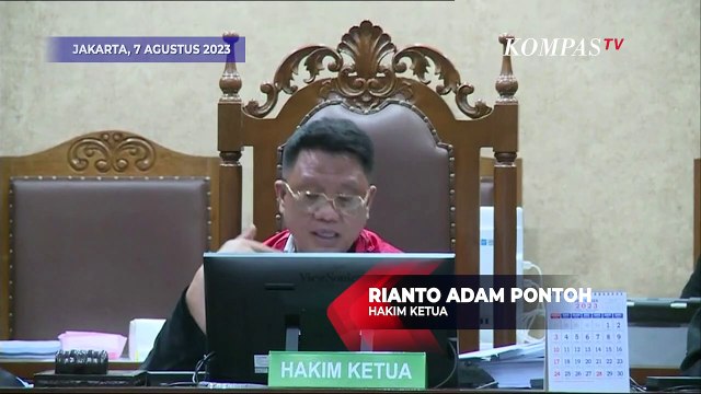 Hakim Cecar Saksi soal BAP Dirinya yang Sebut Lukas Enembe Berjudi di Singapura