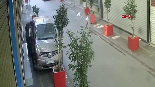 Güpe gündüz akıl almaz hırsızlık anı kamerada