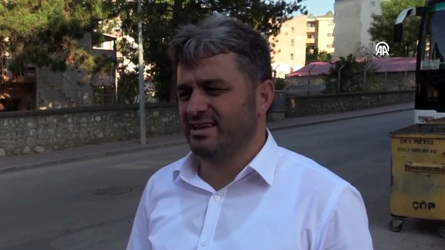 Solution primitive aux mauvaises odeurs de la municipalité de Bilecik ! Ils ont mis du nylon sur les plaques d'égout