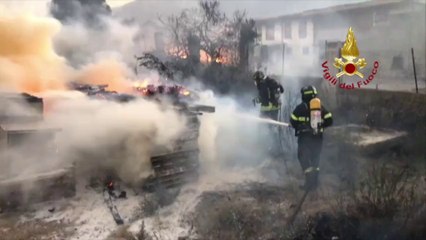 Una sessantina di interventi per gli incendi tra Nuoro e Cagliari