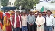 उदयपुर: 100 साल से बसे लोगों की जमीन को एसडीएम ने किया सीज, आक्रोशित लोग पहुंचे कलेक्ट्री