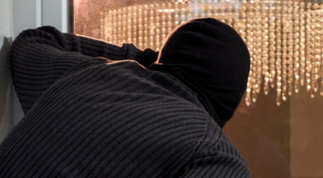 Einbrecher lassen ausgesperrtes opfer zurück in wohnung