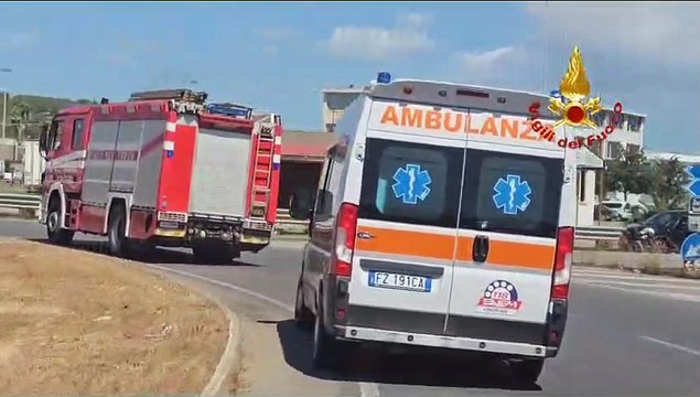 Impatto tremendo a Crotone coinvolge tre auto: ferite due persone