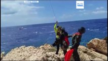 Italia | Guardacostas italianos rescatan a decenas de migrantes cerca de Lampedusa