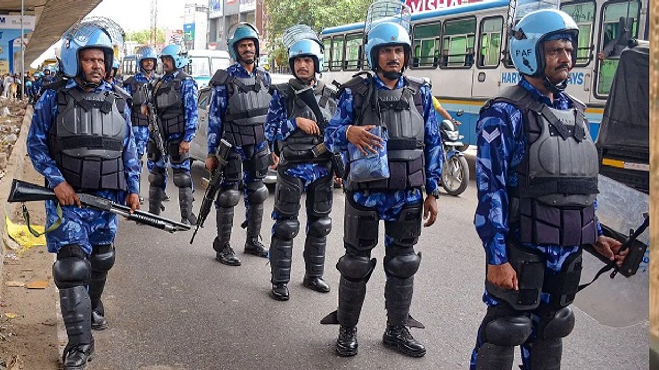 नूंह के एसपी बोले: 'जिन मकानों से फेंके गए पत्थ...