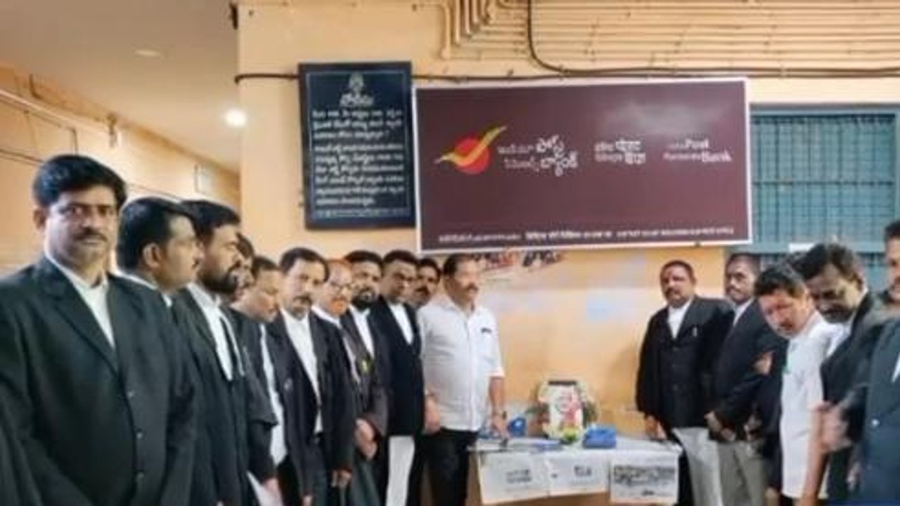 కరీంనగర్: గద్దర్‌కి మరణం లేదు.. ఆయన పాట రూపంలో జీవించే ఉన్నారు