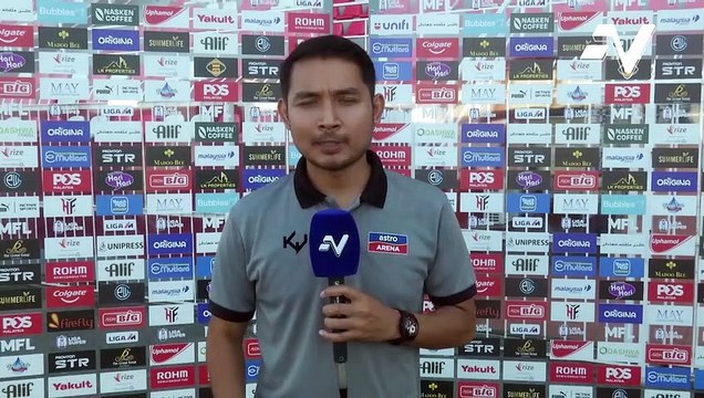 Ketua Jurulatih Terengganu, Tomislav Steinbruckner pening kepala pilih pemain barisi benteng lawan Kelantan United