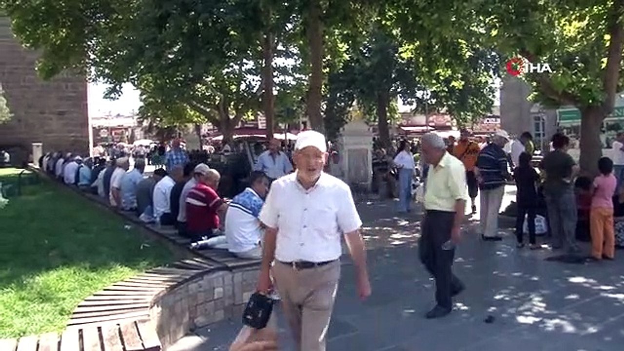 Sıcaklar Kayseriliyi mucit yaptı... Klima yetmeyince, kovadan klima yaptı