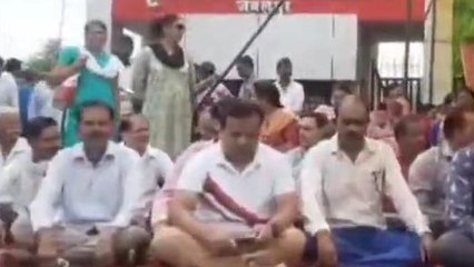 जबलपुर: कृषि विश्वविद्यालय के कर्मचारी बैठे हड़ताल पर, देखिए क्या है मांग